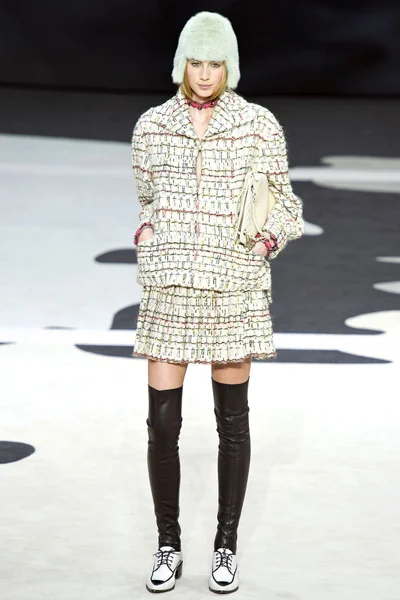 Look 30